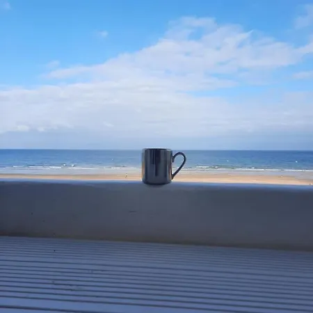 Les Pieds Dans L'eau