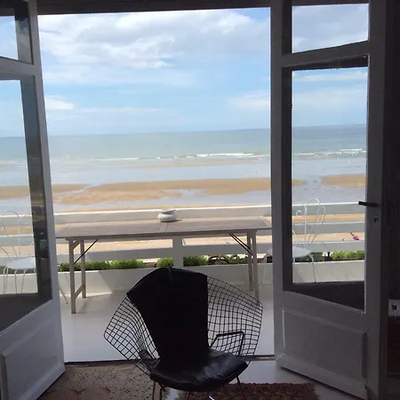 Les Pieds Dans L'eau