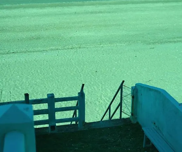 Les Pieds Dans L'eau *